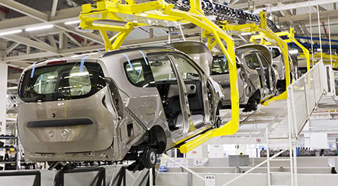 línea de montaje de una planta de fabricación de automóviles