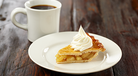 Gâteau avec crème fouettée