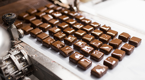 食品加工での調味料塗布