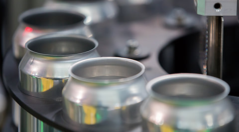 can production plant with assembly line of open cans